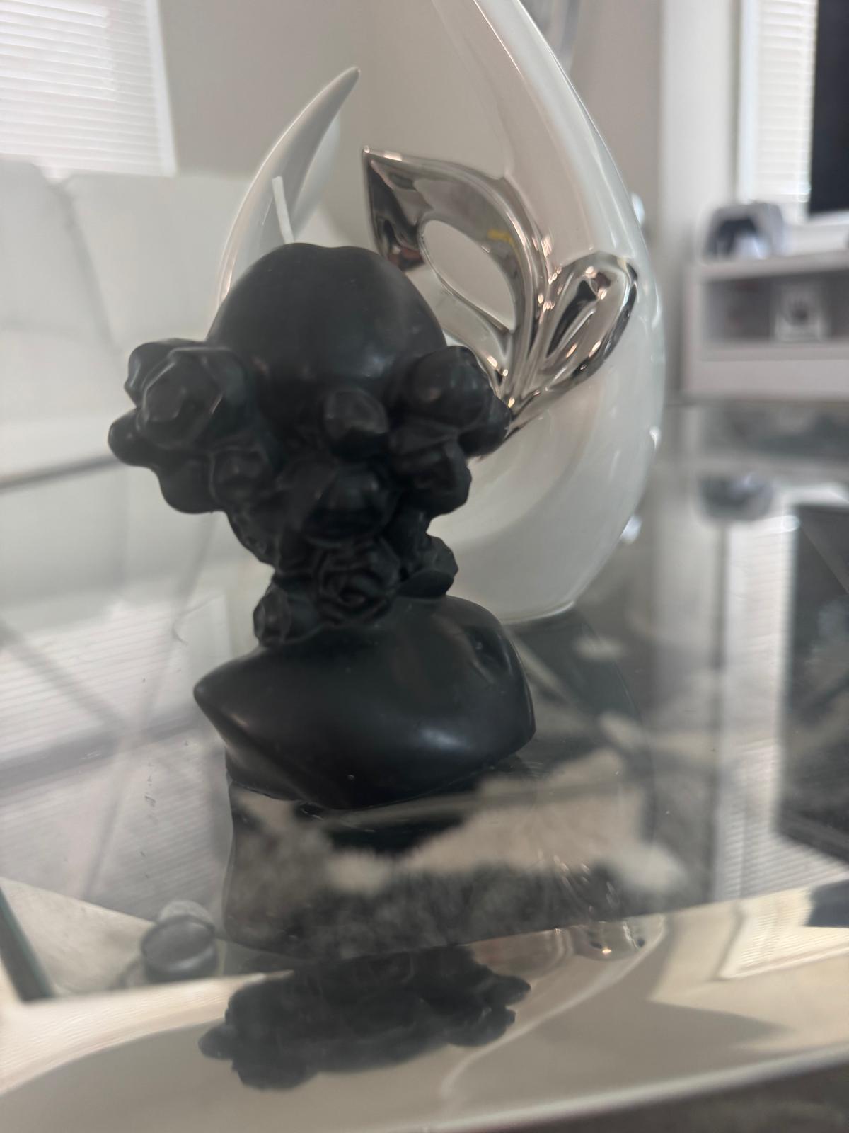 Lady Silhouette Pilar Candle 4.7 oz